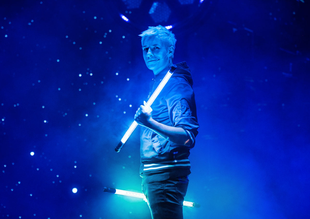 Mellow_Blow-Your-Mind-Tour_Leuchtstäbe_2(c)mellowmagic